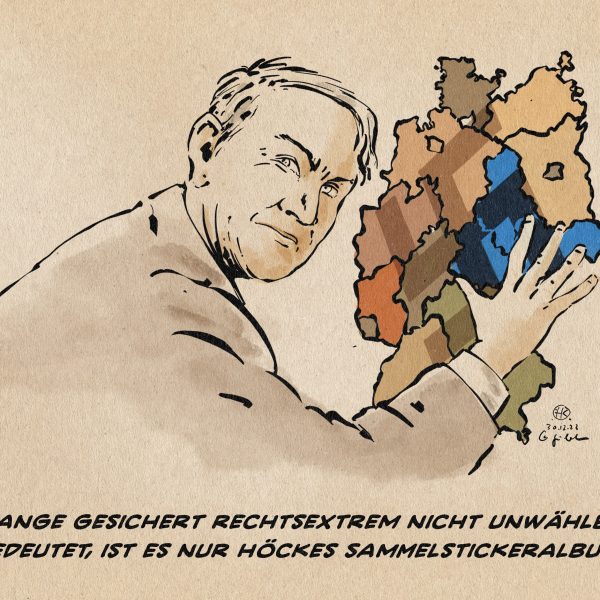 Illustration: Björn Höcke legt seine Hand auf eine in Brauntönen gehaltene Deutschlandkarte und wendet sich über die Schulter lächelnd de*r Betrachter*in zu. Seine Hand liegt auf Sachsen, Thüringen und Sachsen-Anhalt, die blau gefärbt sind. Der Deutschland-Karte liegt ein blasses Hakenkreuz unter, welches in den blauen Ländern klar erscheint.