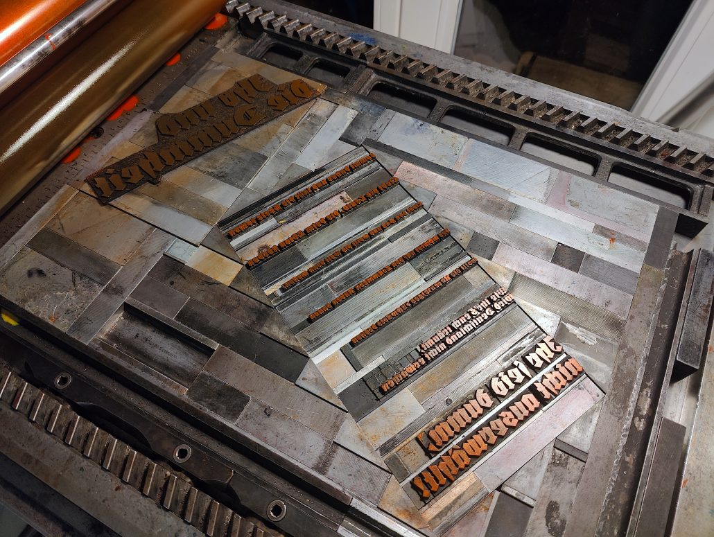 Foto der Rotform im Fundament der Druckmaschine