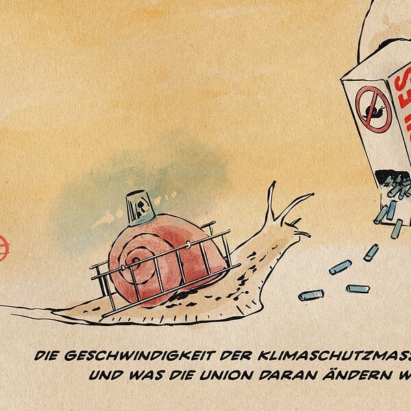 Illustration einer Feuerwehrschnecke mit Leitern und Blaulicht am Schneckenhaus die zu einer Hand schaut, die aus einem Karton mit Warnhinweis und Aufdruck Schneckenkorn verteilt. Textzeile: Die Geschwindigkeit der Klimaschutzmaßnahmen und was die Union daran ändern will.