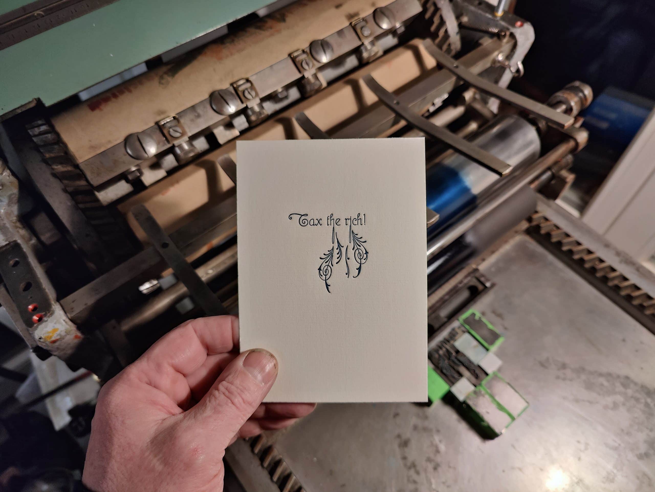 Foto Karte in Bleisatz in der Schrift Sensation von 1913 mit Schmuckelementen