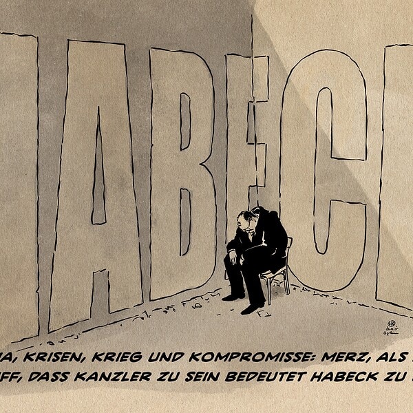 Illustration von Merz, wie er zusammengesunken in einer Ecke auf einem klapprigen Stuhl sitzt. An der Wand der Raumecke steht in übergroßen Buchstaben HABECK. Textzeile: Klima, Krisen, Krieg und Kompromisse: Merz, als er begriff, dass Kanzler zu sein bedeutet Habeck zu sein