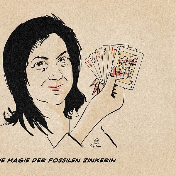 Illustration von Frau Reiche, die einen Fächer aus Spielkarten präsentiert. Die Buchstaben in den Ecken der Spielkarten bilden das Wort FOSSIL. Textzeile: Die Magie der fossilen Zinkerin