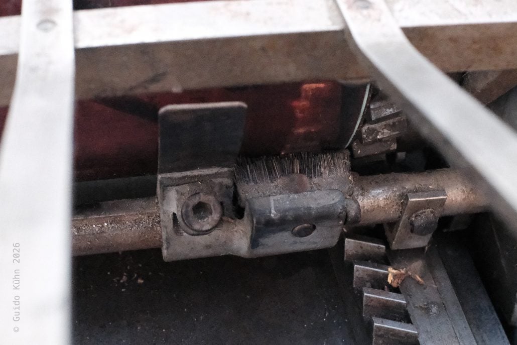 Nahaufnahme eines mechanischen Teils an einer Lokomotive in Stuttgart.