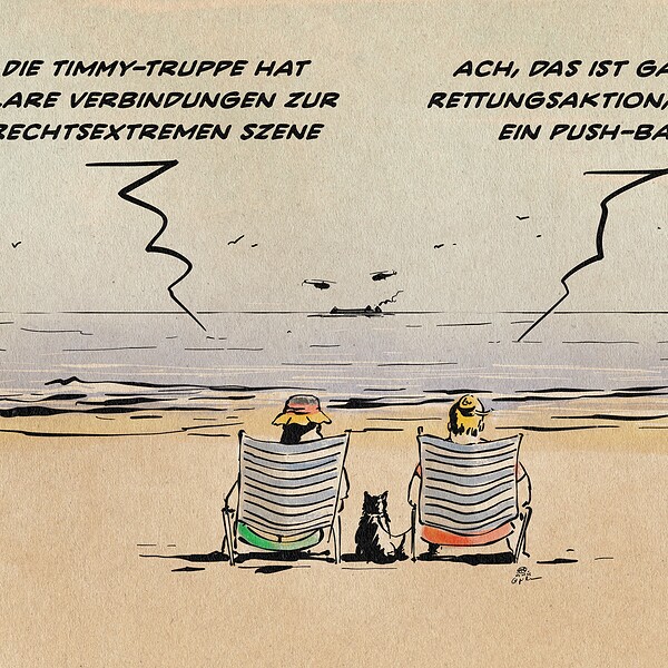 ZWei Menschen in Strandstühlen und ihr Hund schauen aufs Meer wo am Horizont ein Schiff und Hubschrauber zu sehen sind. DEr eine sagt: Die Timmy-Truppe hat Klare Verbindungen zur REchtsextremen Szene. DIe andere entgegnet: Ach, das ist gar keine Rettungsaktion, sondern ein Push-Back!?
