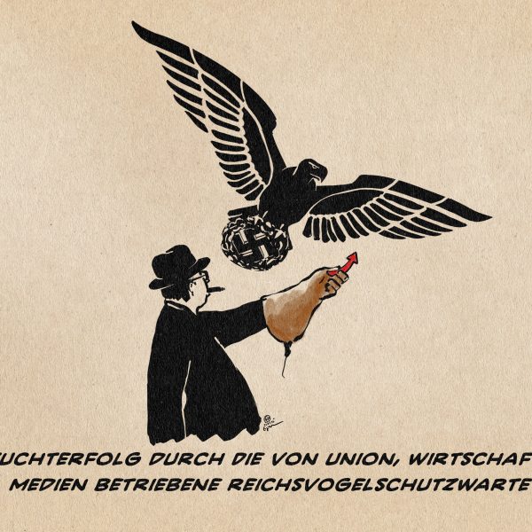 Illustration eines Mannes mit Hut, Hornbrille und Zigarre der in einen Greifvogelschutzhandschuh am Ausgestrecktem Arm einen AfD Logopfeil als Köder einem anfliegenden NSDAP Parteiadler mit Hakenkreuz im Eichenlaubkranz zur Landung lockend entgegenhält. Textzeile: Aufzuchterfolg durch die von Union, Wirtschaft und Medien betriebene Reichsvogelschutzwarte.